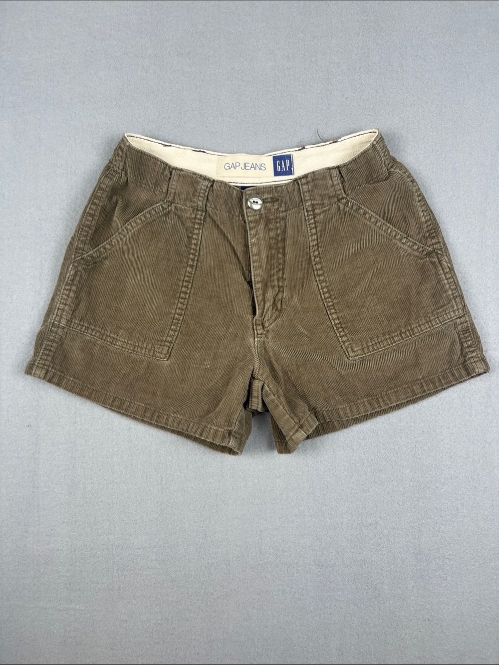 Vintage 2000’s GAP Corduroy Utility Jean Shorts - Brown/olive
Size: 0